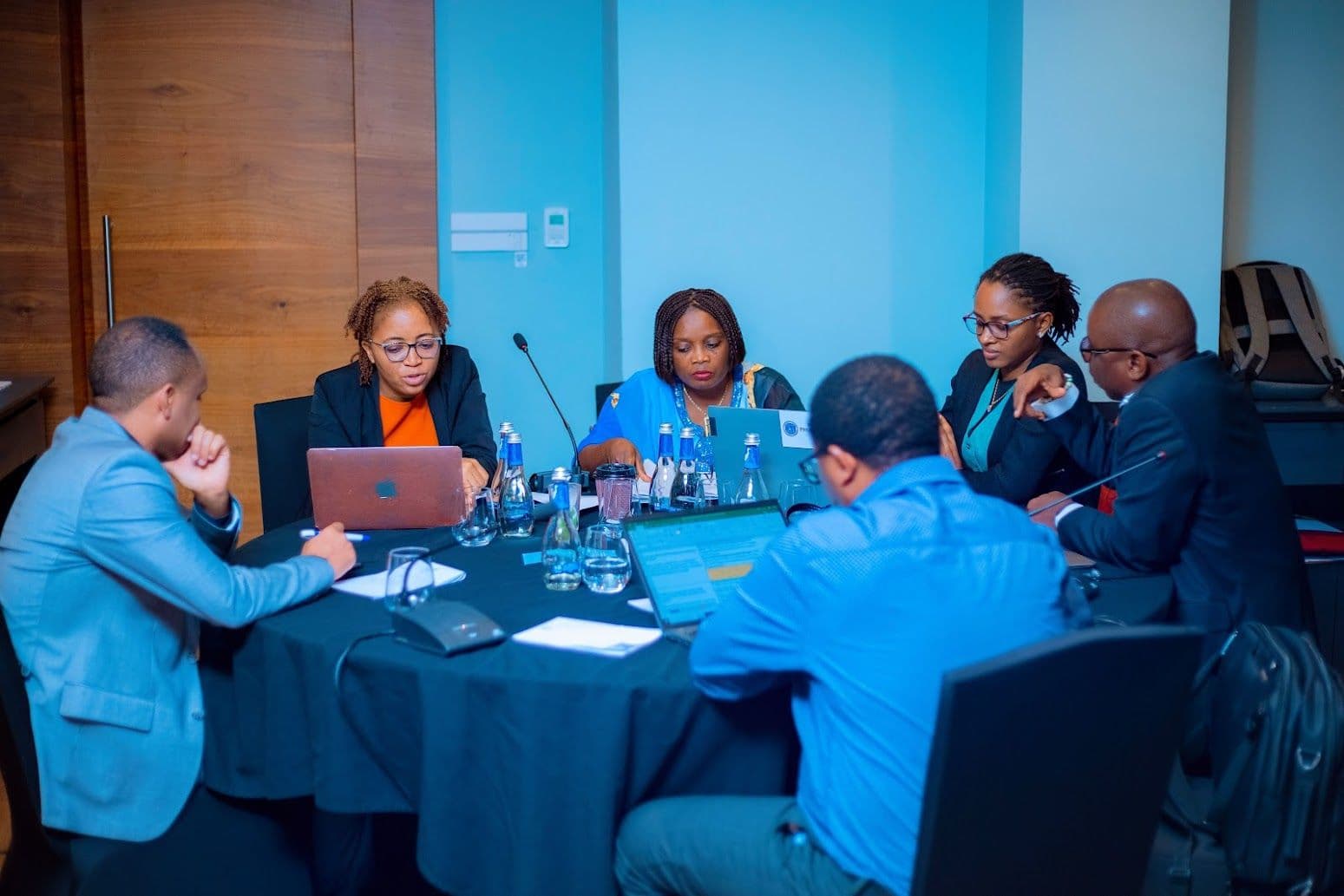 Les pays appuyés par le HeDPAC ont discuté des progrès réalisés en matière d’intégration des agents de santé communautaires certifiés dans la fonction publique et se sont accordés sur une matrice de suivi de la maturité.